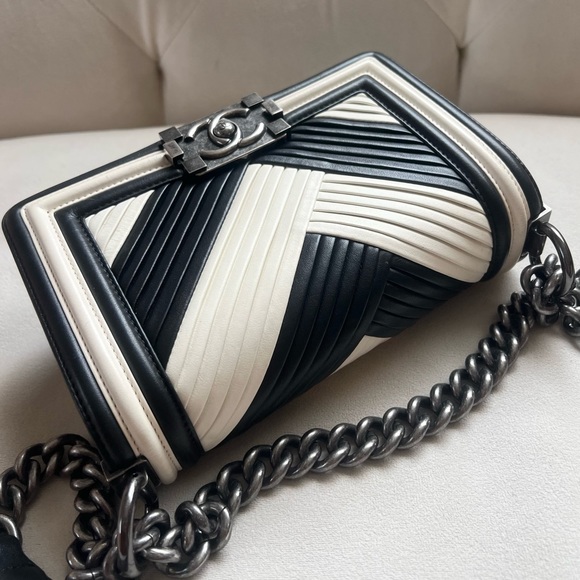 Chanel Chevron Bicolor Boy Bag - Picture 6 of 9